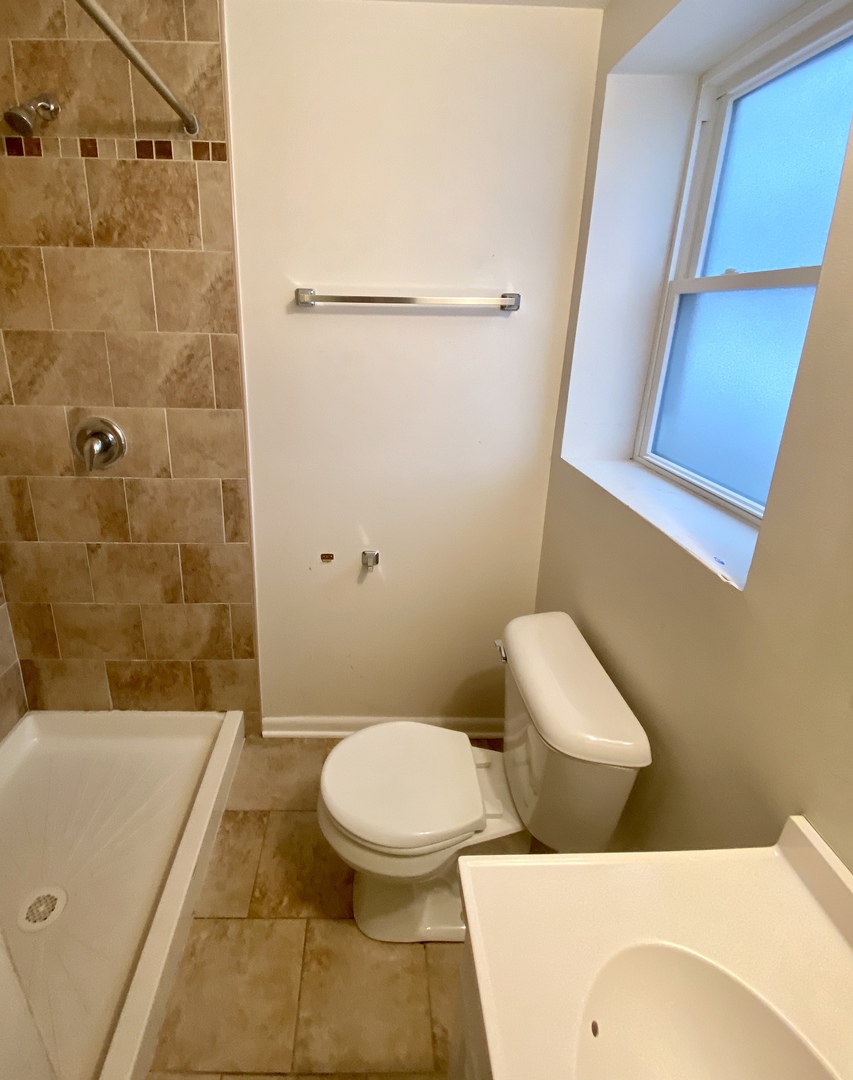 17041 Ridgewood Avenue Lansing, IL 60438 - Photo 8 of 10
