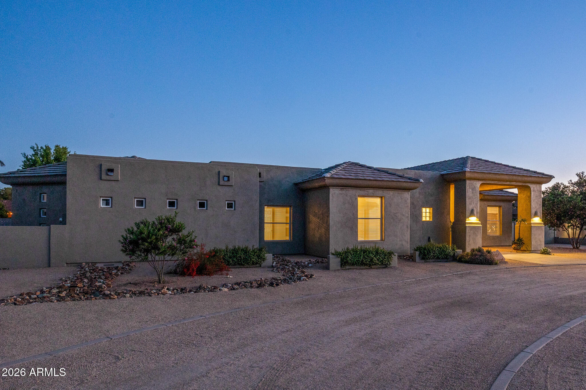 2687 East Arrowhead Trail Gilbert, AZ 85297 - Photo 3 of 52 Arrowhead Twilight (14)