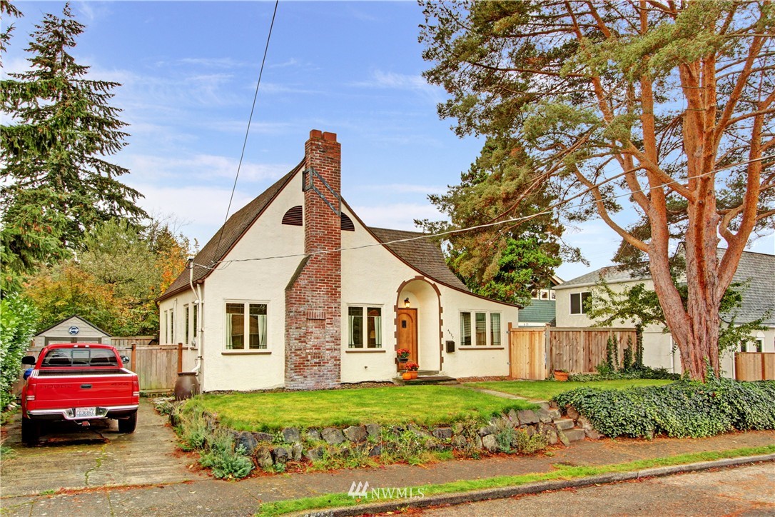 4627 Southwest Frontenac Street Seattle, WA 98136 - Photo 2 of 18 Gallery Image 2