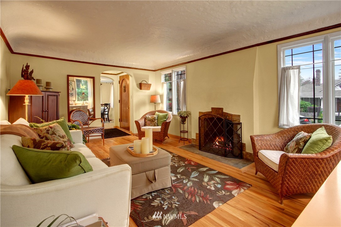4627 Southwest Frontenac Street Seattle, WA 98136 - Photo 4 of 18 Gallery Image 4