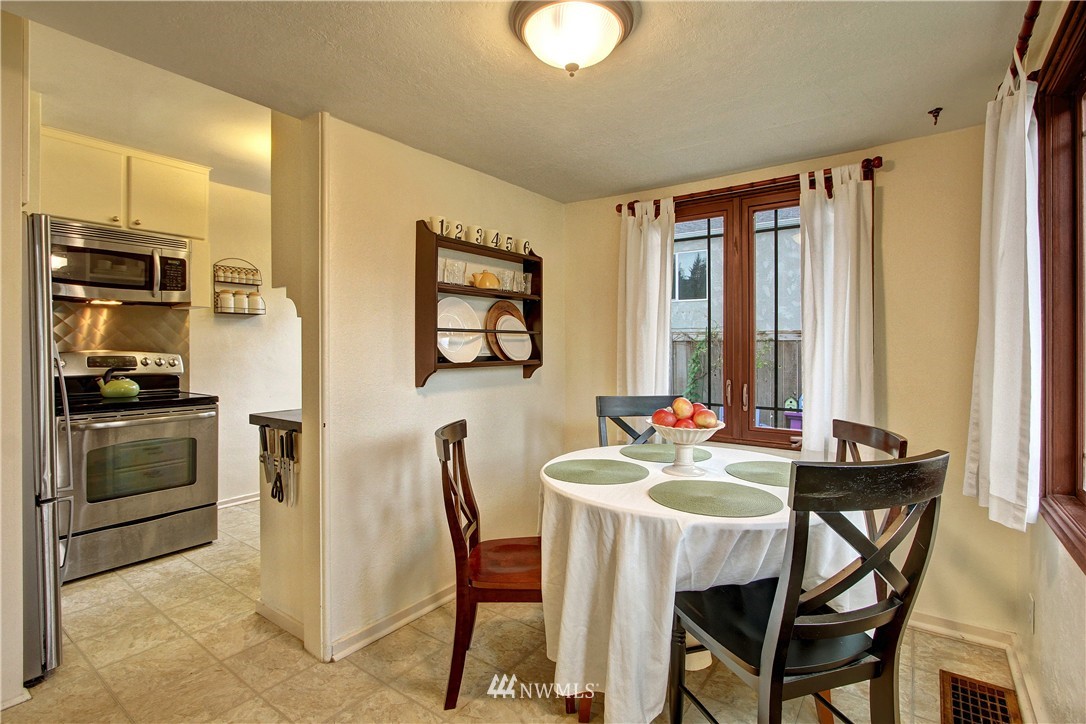 4627 Southwest Frontenac Street Seattle, WA 98136 - Photo 7 of 18 Gallery Image 7