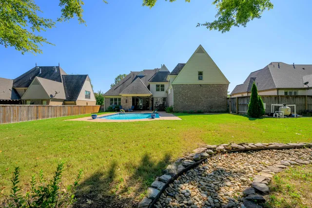 a house that is sitting in the grass