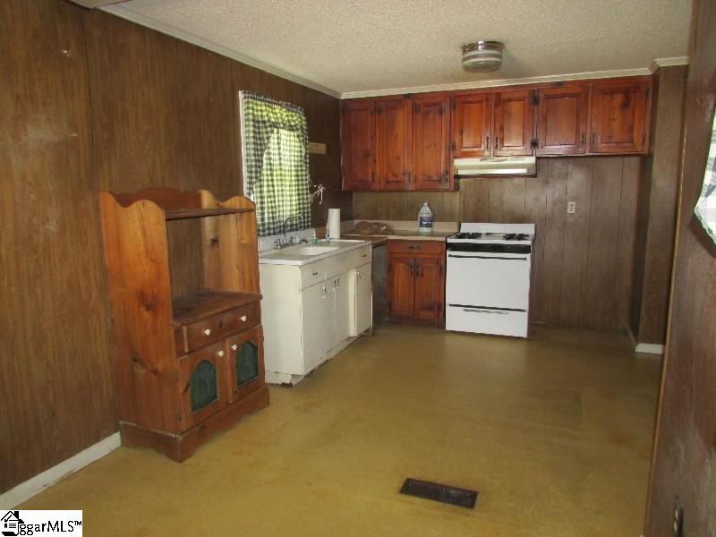 213 Shands Street Clinton, SC 29325 - Photo 3 of 9 Gallery Image 3