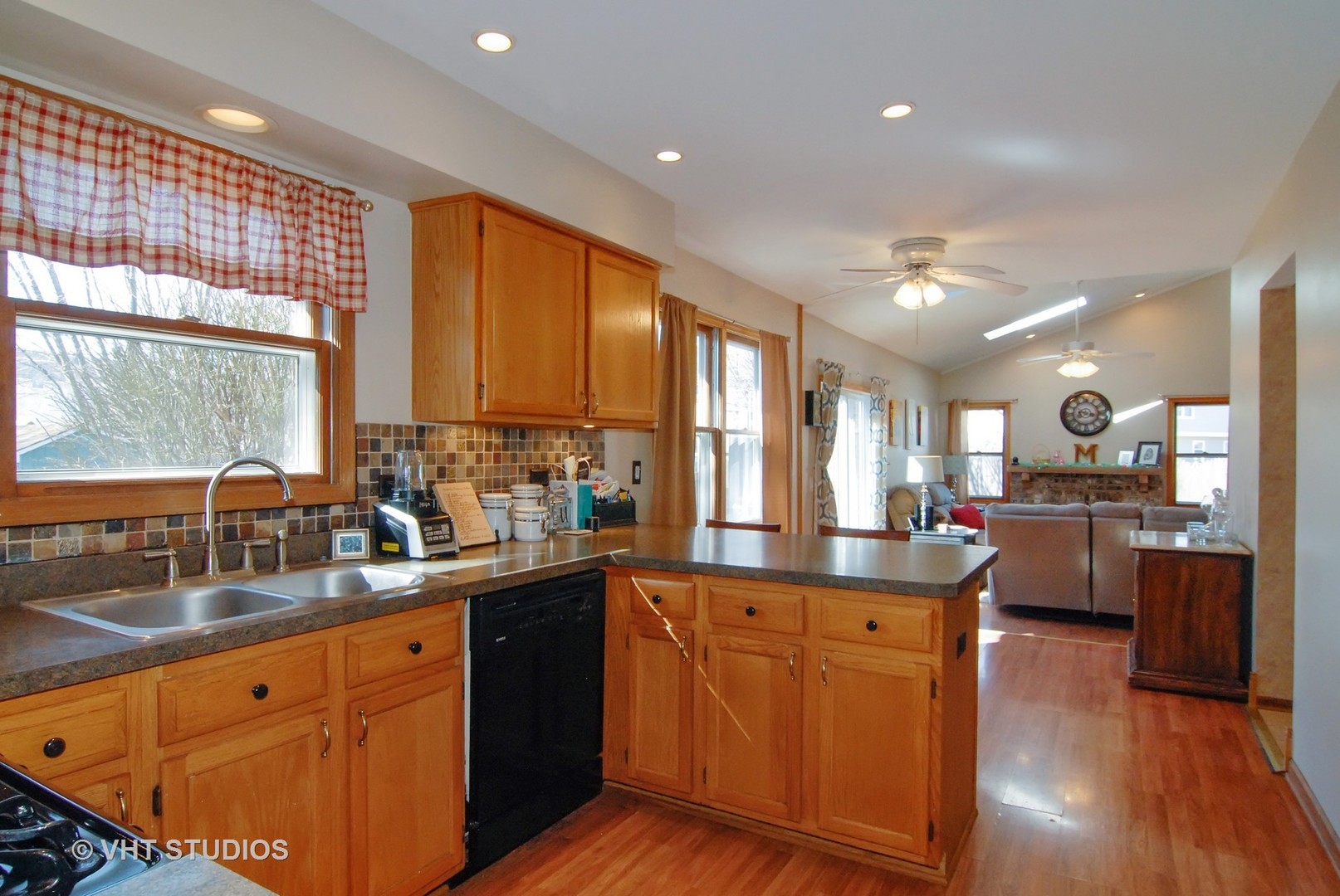 4 Collingwood Court Bolingbrook, IL 60440 - Photo 3 of 20