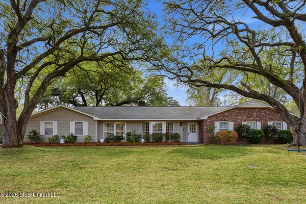 $322,500 | 125 Poinciana Drive, Jackson, MS 39211