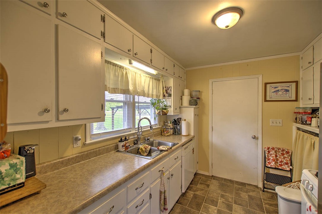 3391 North Brett Avenue Decatur, IL 62526 - Photo 8 of 23