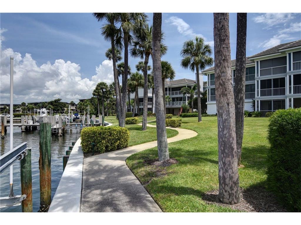 1903 Bay Road, Unit 106 Vero Beach, FL 32963 - Photo 3 of 36