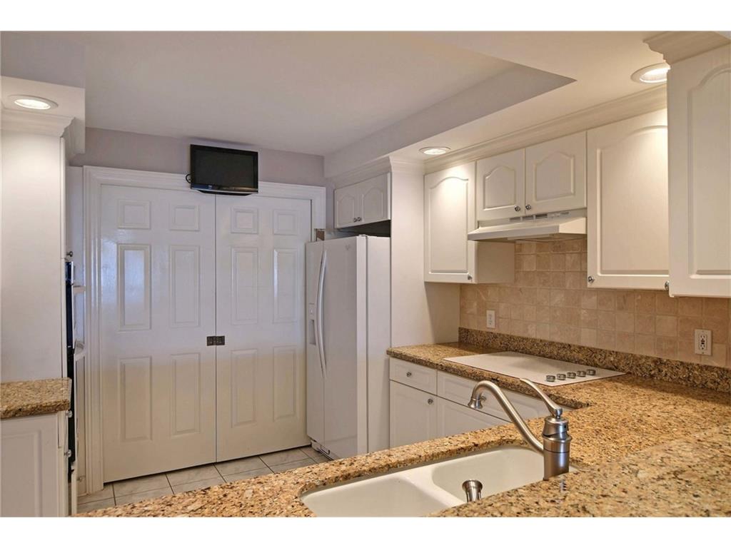 1903 Bay Road, Unit 106 Vero Beach, FL 32963 - Photo 7 of 36