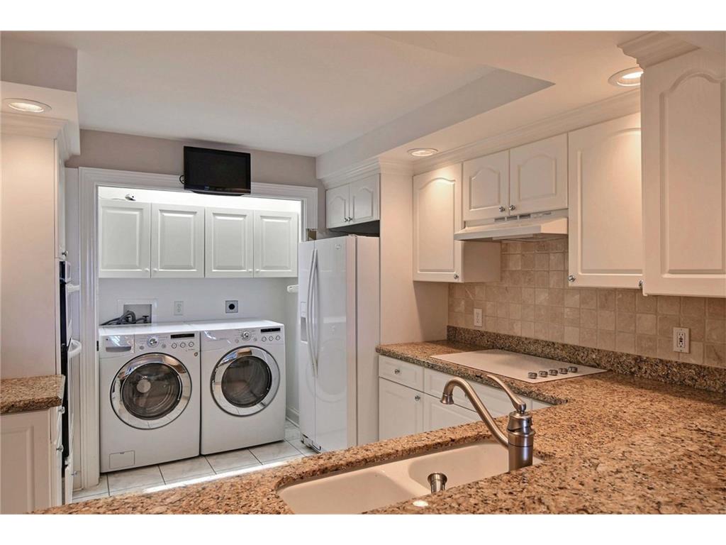 1903 Bay Road, Unit 106 Vero Beach, FL 32963 - Photo 8 of 36