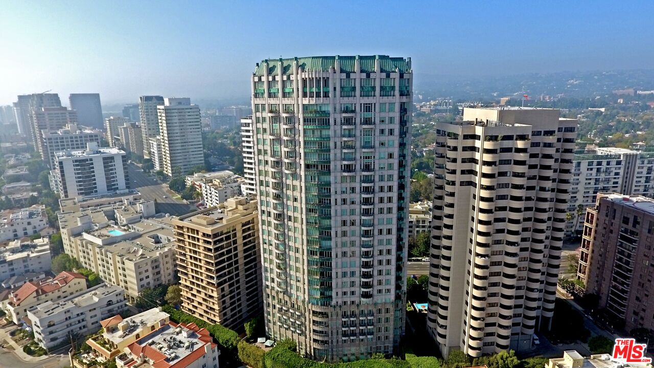 10580 Wilshire Boulevard, Unit 8SW Los Angeles, CA 90024 - Photo 37 of 38 a bathroom with a shower