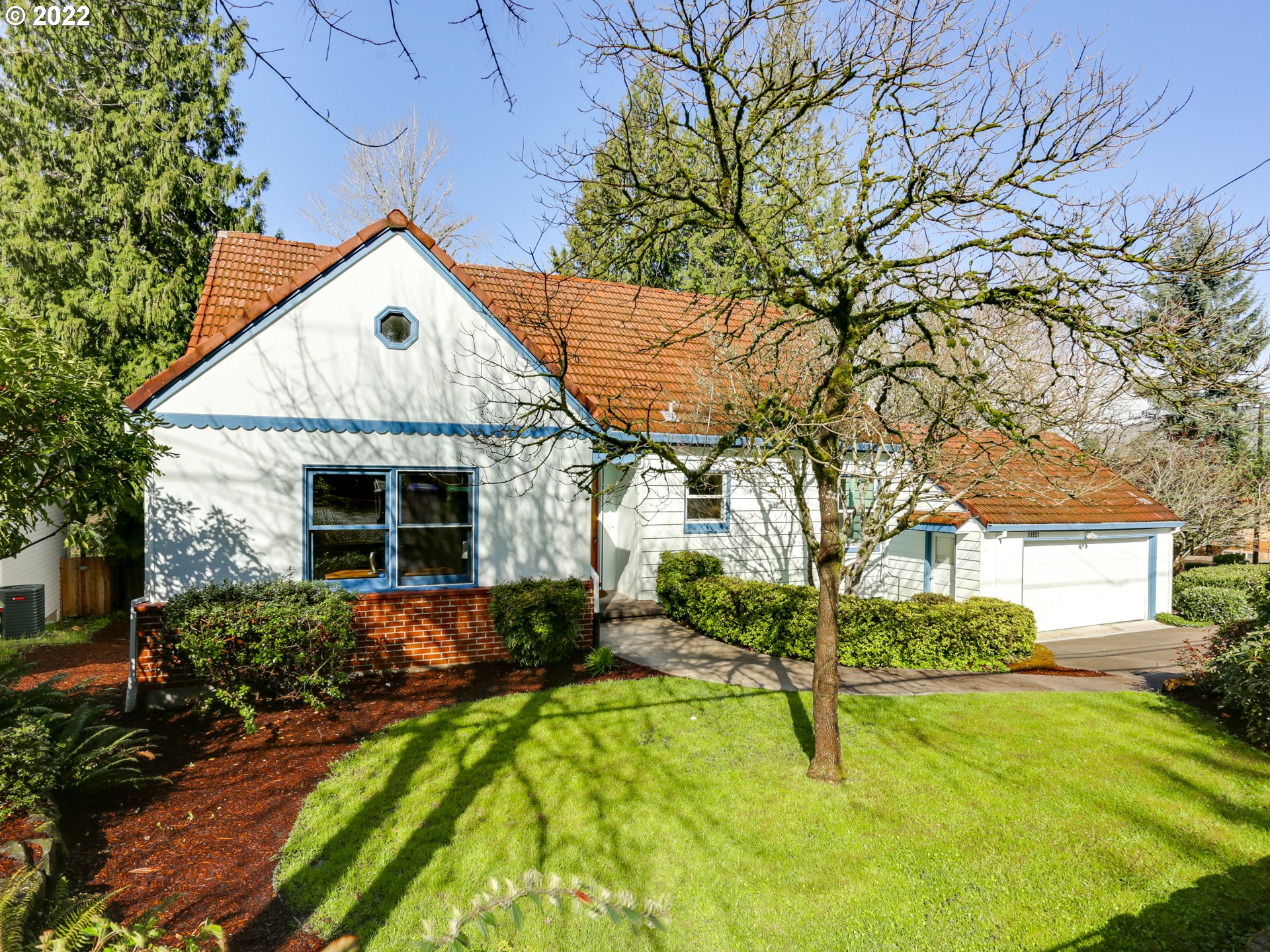 11531 Southwest Lesser Road Portland, OR 97219 - Photo 1 of 32 Gallery Image 1