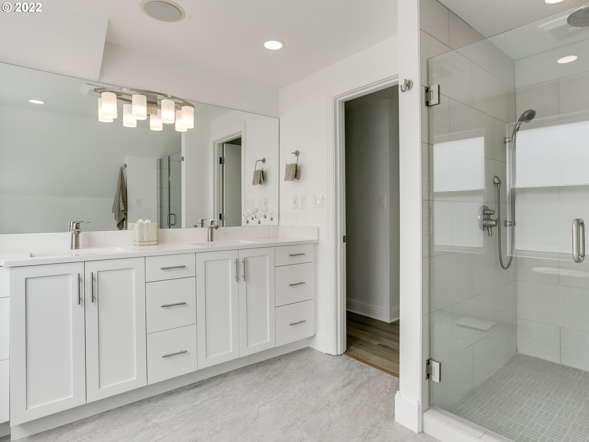 11531 Southwest Lesser Road Portland, OR 97219 - Photo 16 of 32 Gallery Image 16