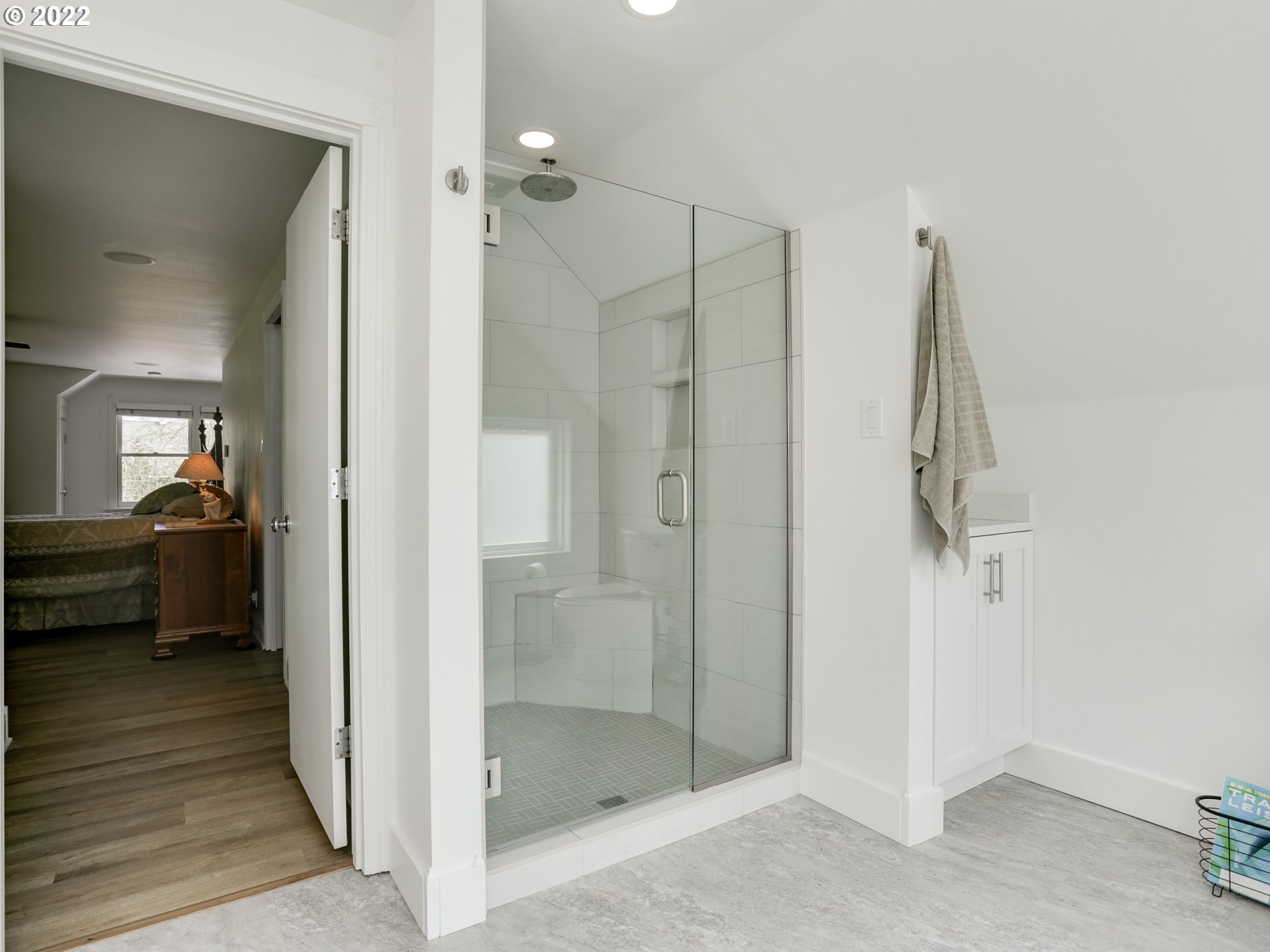 11531 Southwest Lesser Road Portland, OR 97219 - Photo 17 of 32 Gallery Image 17