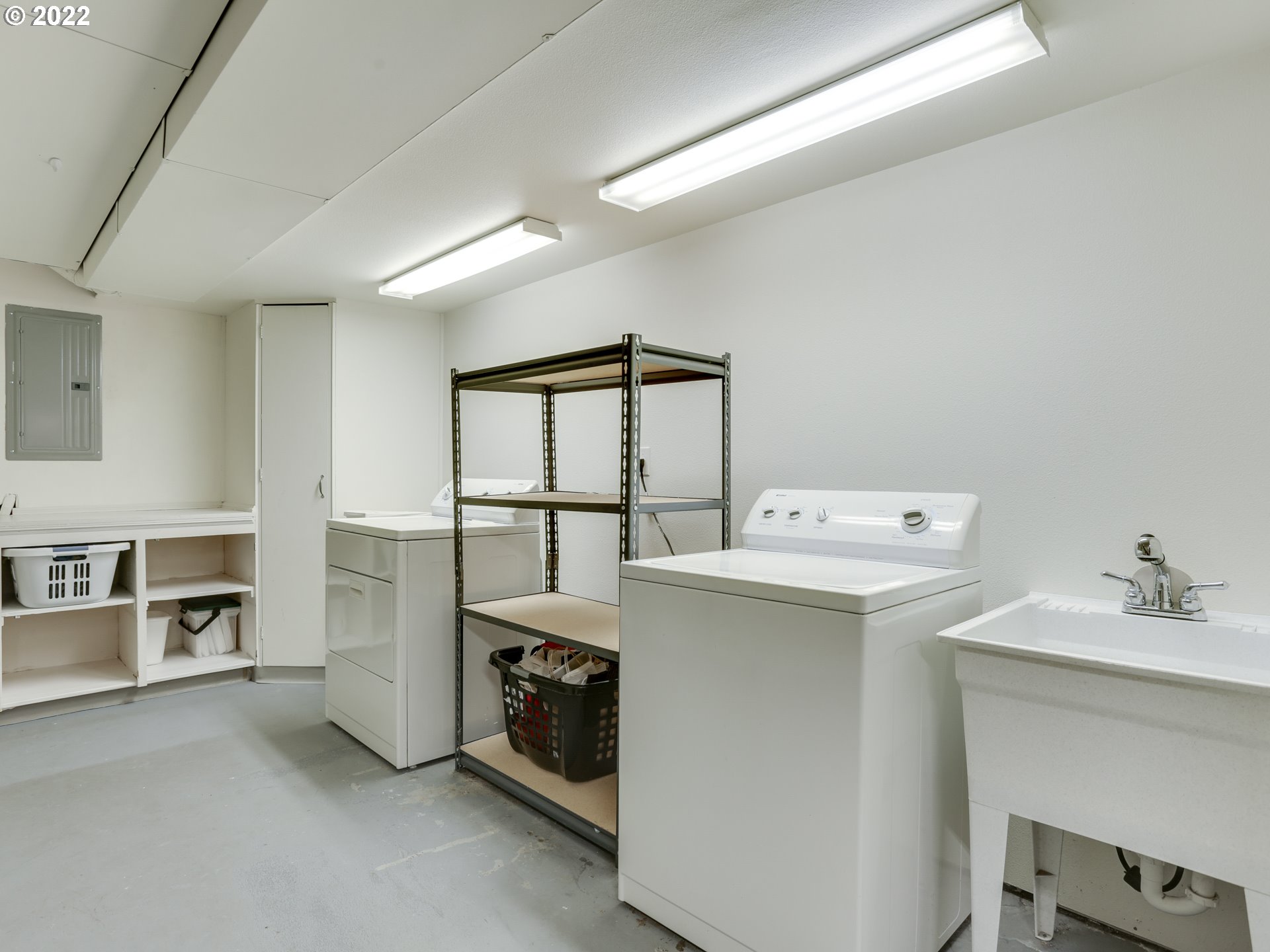 11531 Southwest Lesser Road Portland, OR 97219 - Photo 19 of 32 Gallery Image 19