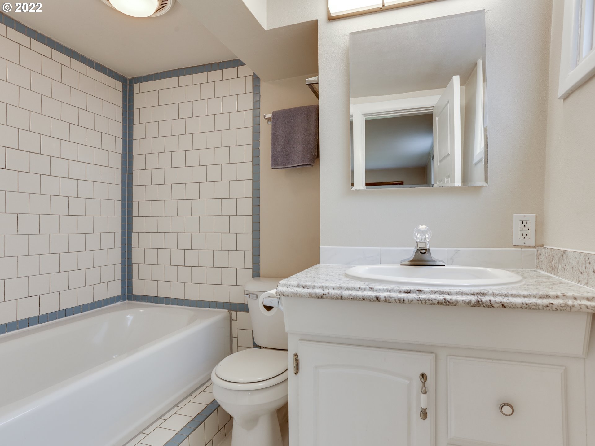11531 Southwest Lesser Road Portland, OR 97219 - Photo 24 of 32 Gallery Image 24