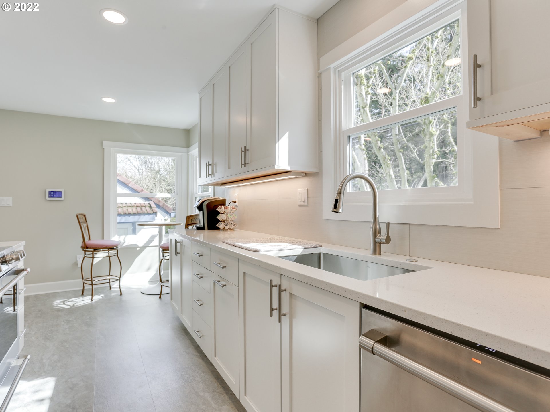 11531 Southwest Lesser Road Portland, OR 97219 - Photo 3 of 32 Gallery Image 3
