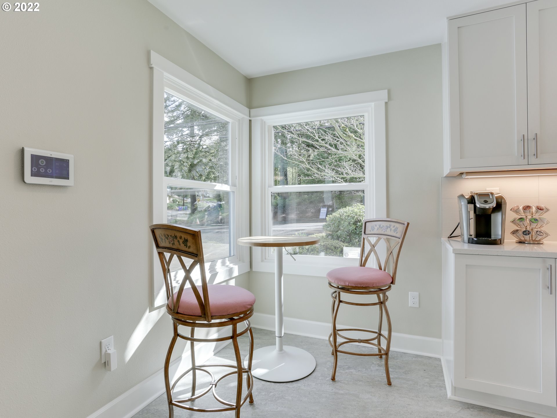 11531 Southwest Lesser Road Portland, OR 97219 - Photo 4 of 32 Gallery Image 4