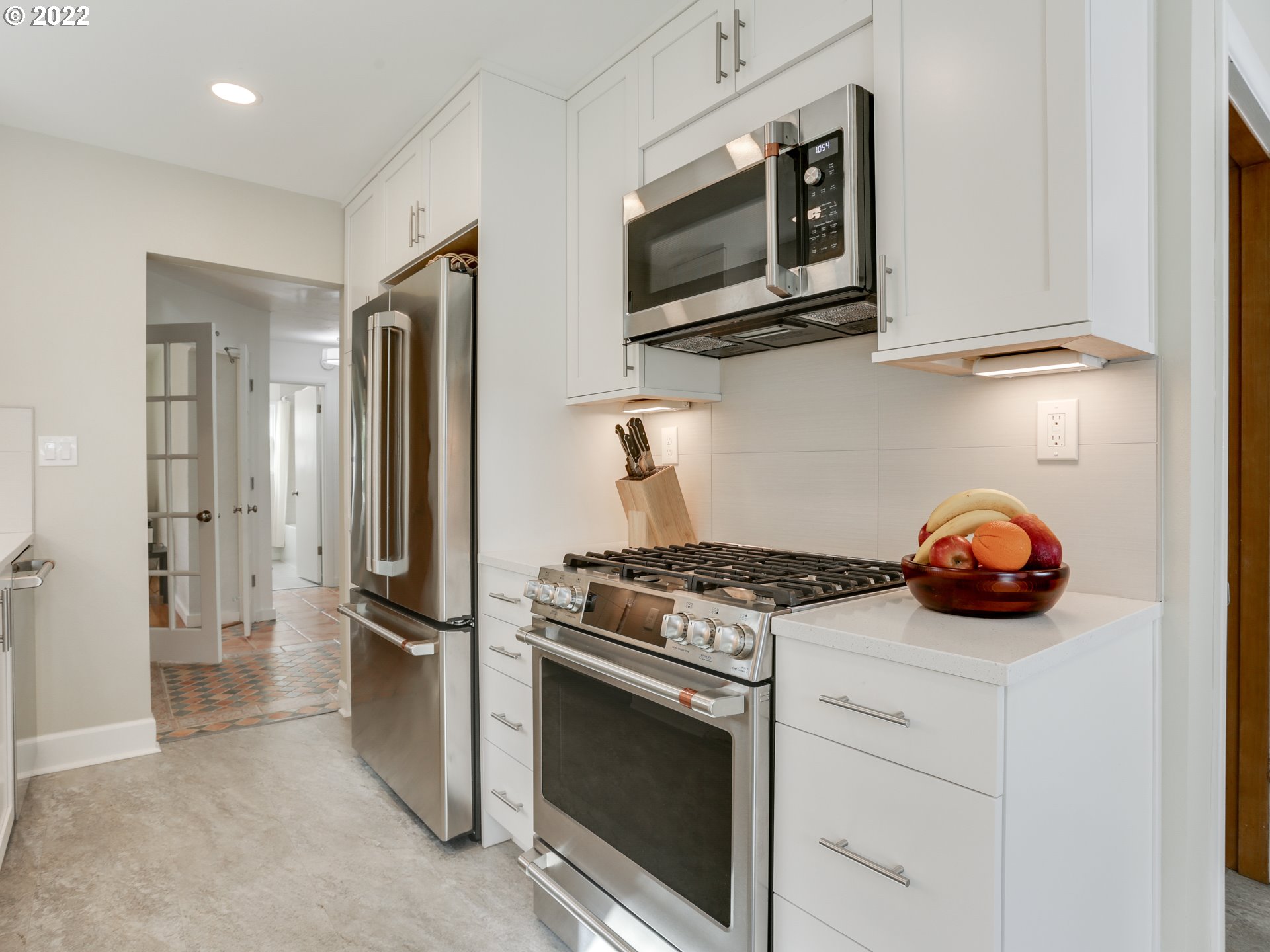 11531 Southwest Lesser Road Portland, OR 97219 - Photo 5 of 32 Gallery Image 5