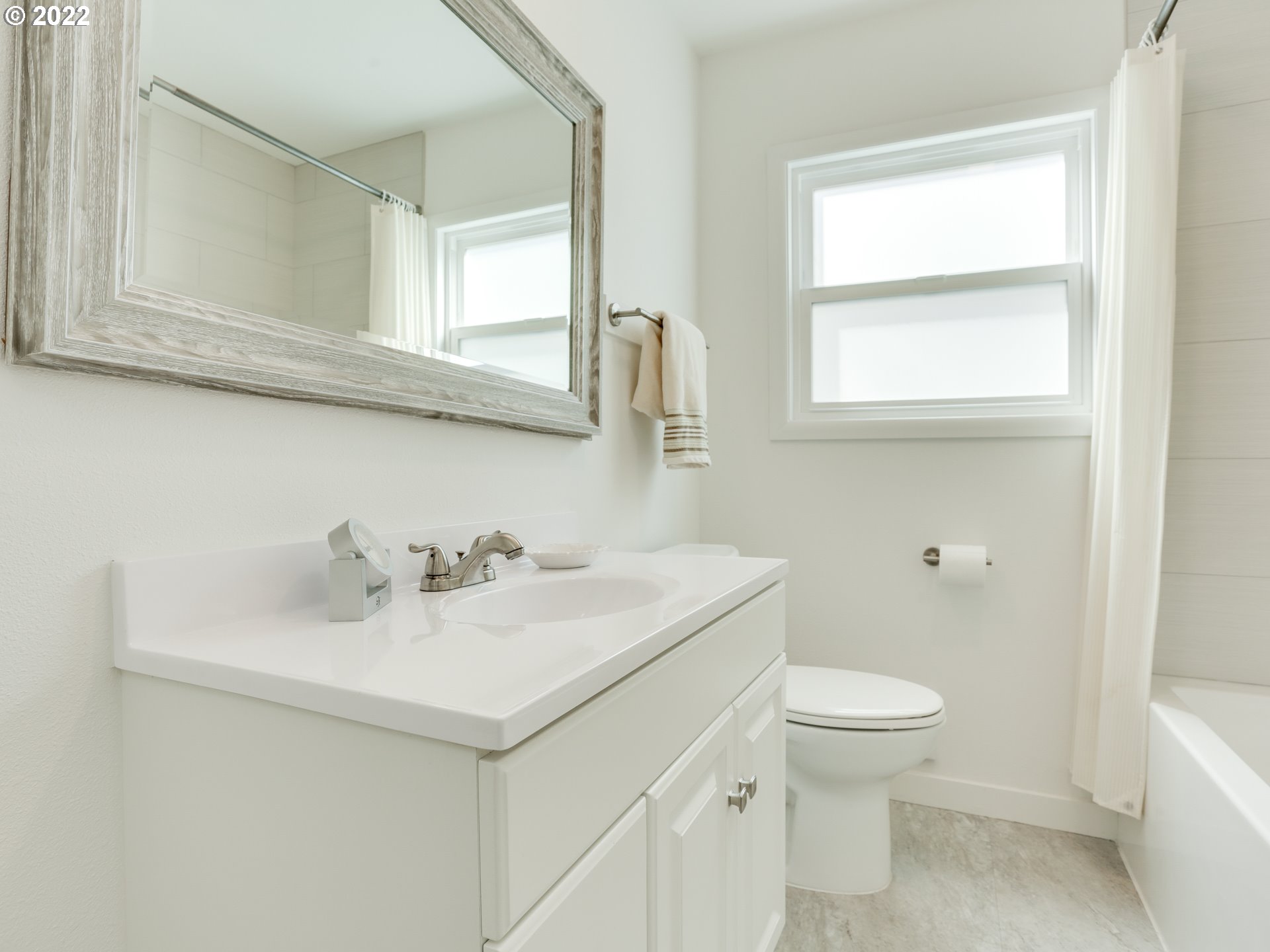 11531 Southwest Lesser Road Portland, OR 97219 - Photo 9 of 32 Gallery Image 9
