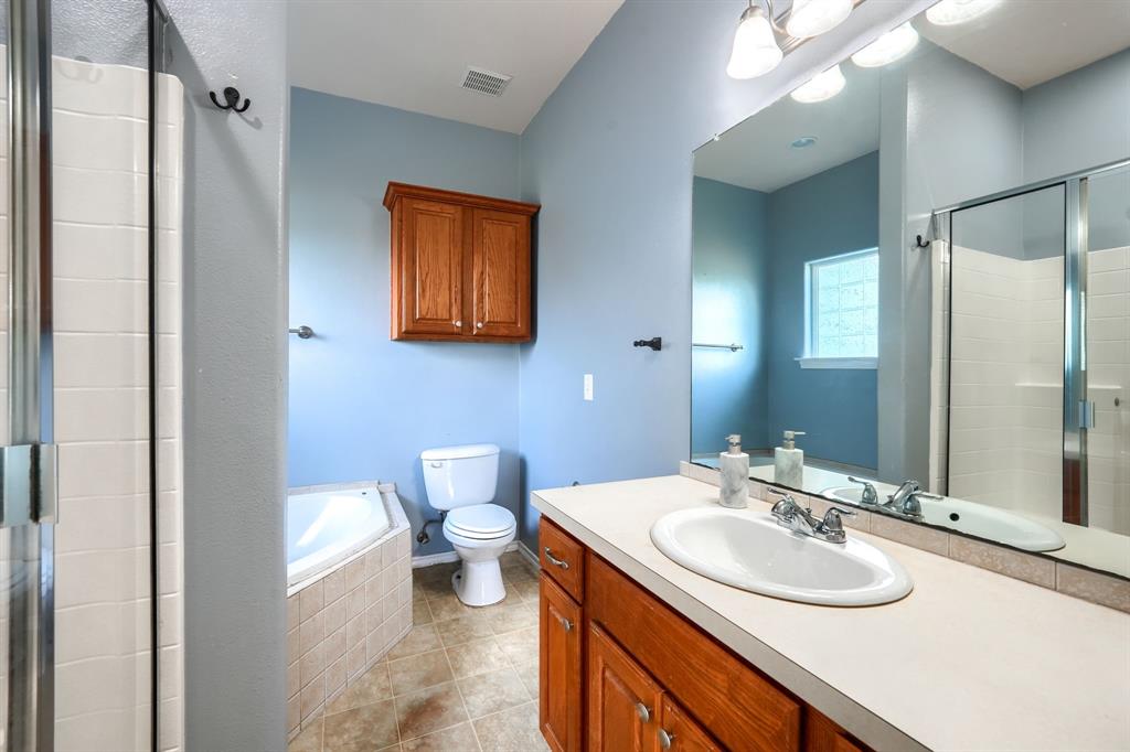 15396 Saddle Ridge Circle Terrell, TX 75160 - Photo 21 of 33 Soaking Tub in Primary