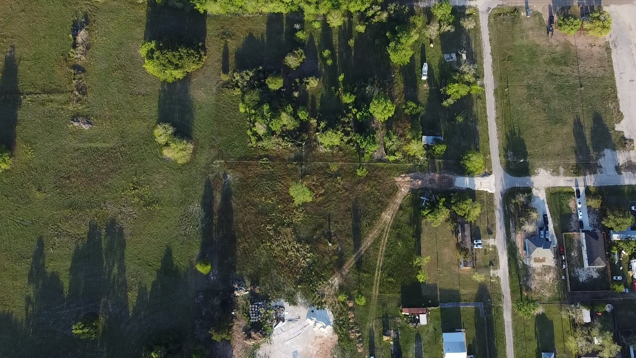 48 St Mary's Street Hempstead, TX 77445 - Photo 8 of 9 a close up of a shower in a bathroom