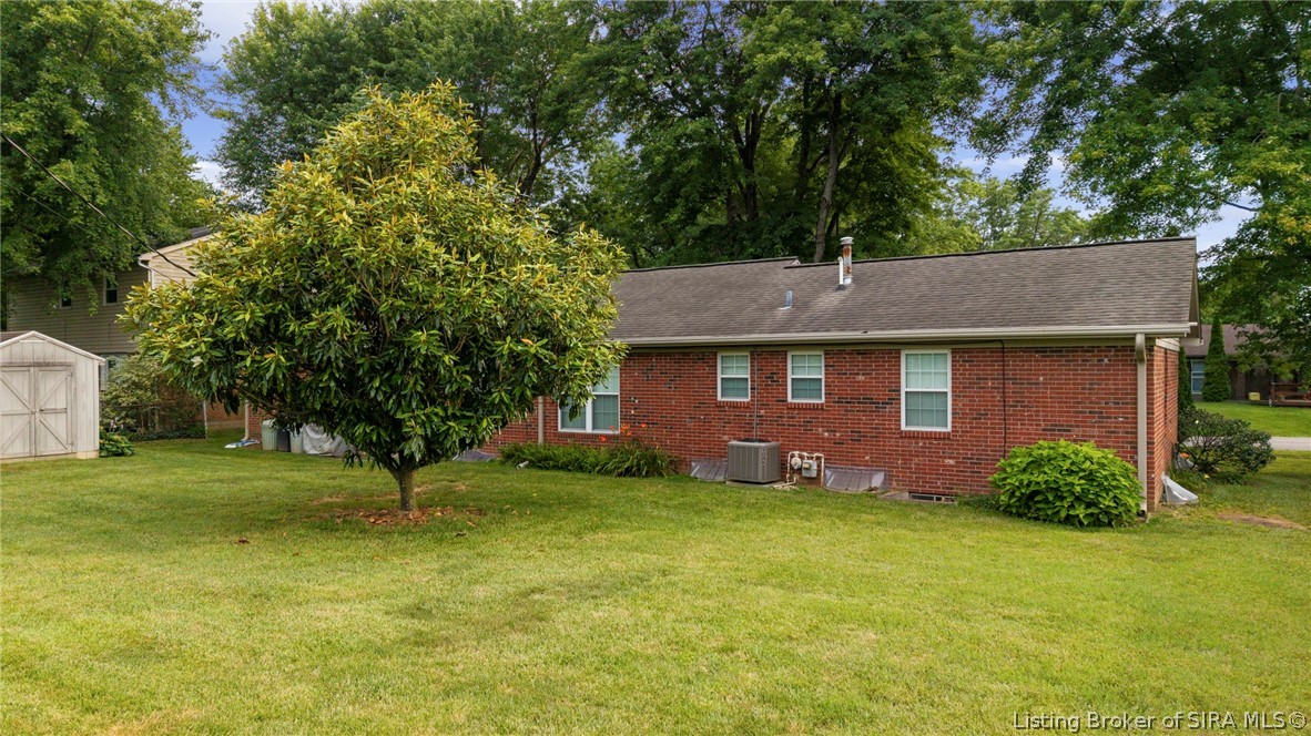 405 Hemlock Road Jeffersonville, IN 47130 - Photo 14 of 48