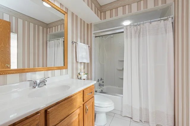 $315,000 | 11015 South Natchez Avenue, Worth, IL 60482