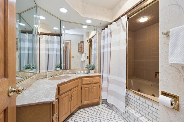 $315,000 | 11015 South Natchez Avenue, Worth, IL 60482