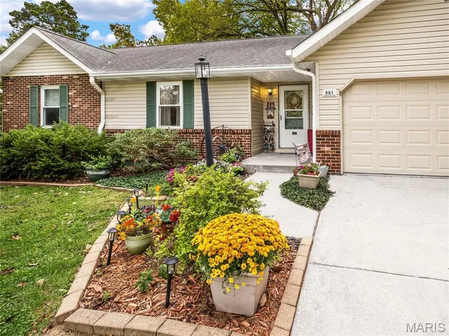 $310,000 | 961 Weathervane Lane, Troy, IL 62294