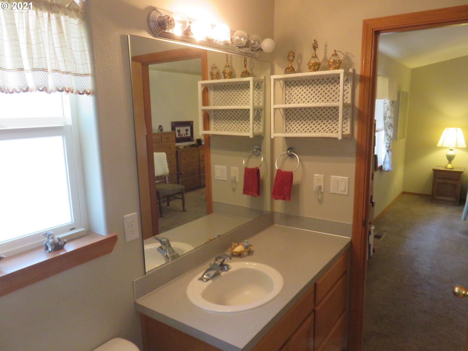 4563 Swegle Road Northeast Salem, OR 97301 - Photo 14 of 19 a bathroom with a sink and a mirror