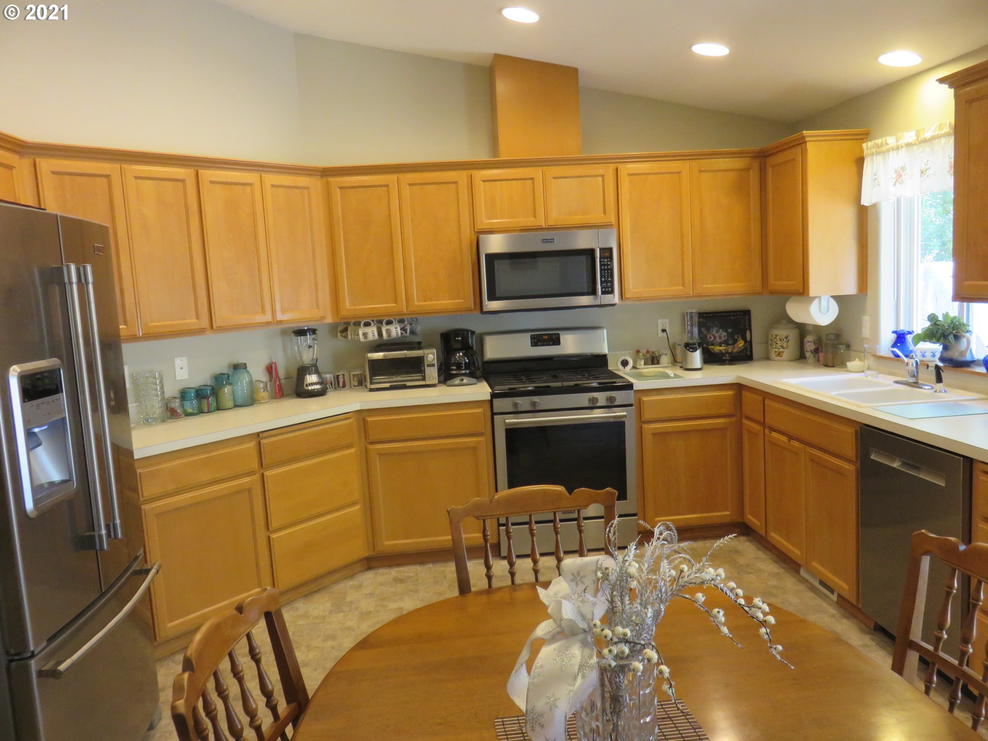 4563 Swegle Road Northeast Salem, OR 97301 - Photo 4 of 19 a kitchen with a sink stove and refrigerator