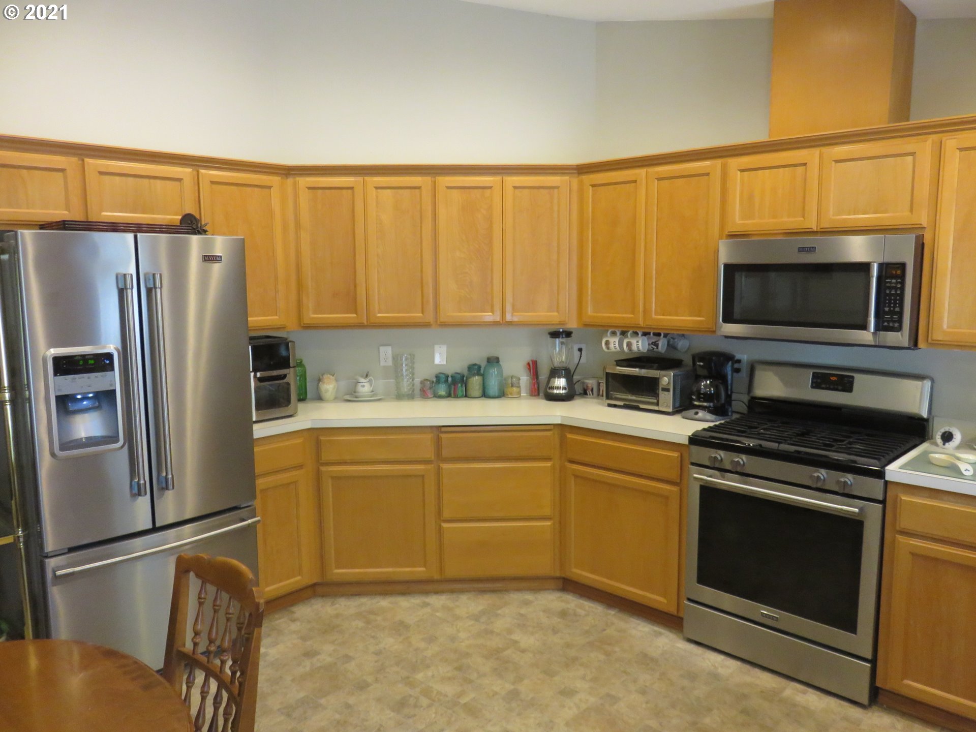 4563 Swegle Road Northeast Salem, OR 97301 - Photo 7 of 19 a kitchen with a refrigerator stove and microwave