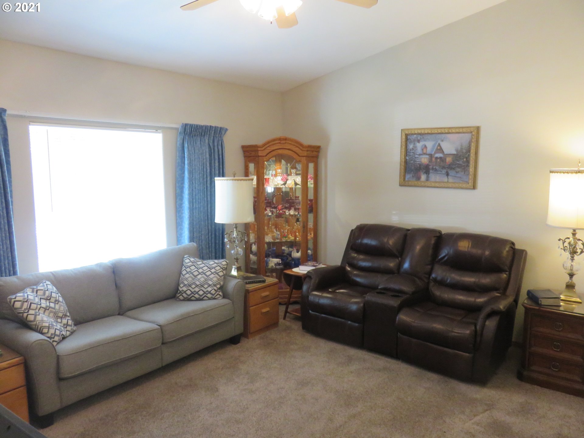 4563 Swegle Road Northeast Salem, OR 97301 - Photo 9 of 19 a living room with furniture and a large window