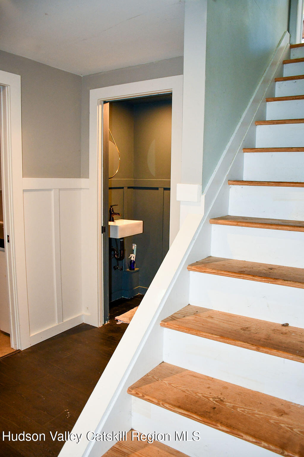 49 MacIntosh Drive Hudson, NY 12534 - Photo 32 of 39 a view of entryway