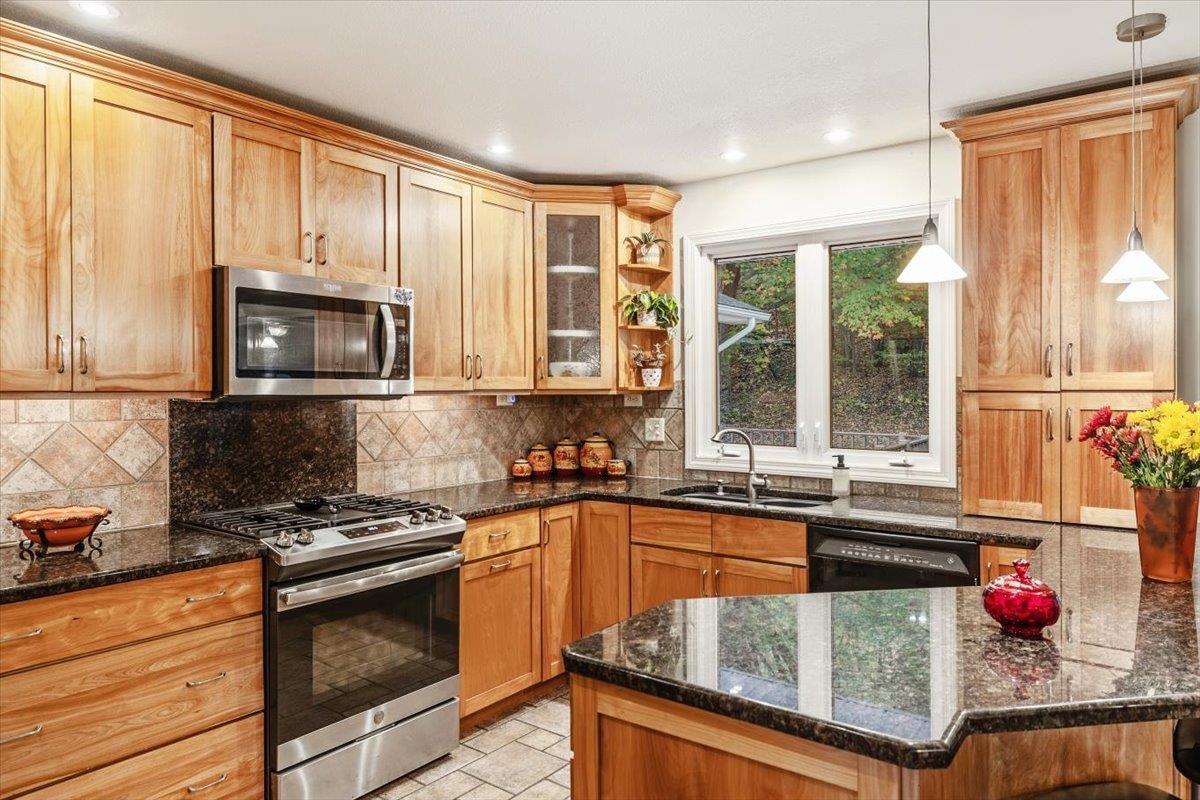 336 Highway 105 Sheldon, VT 05483 - Photo 5 of 59