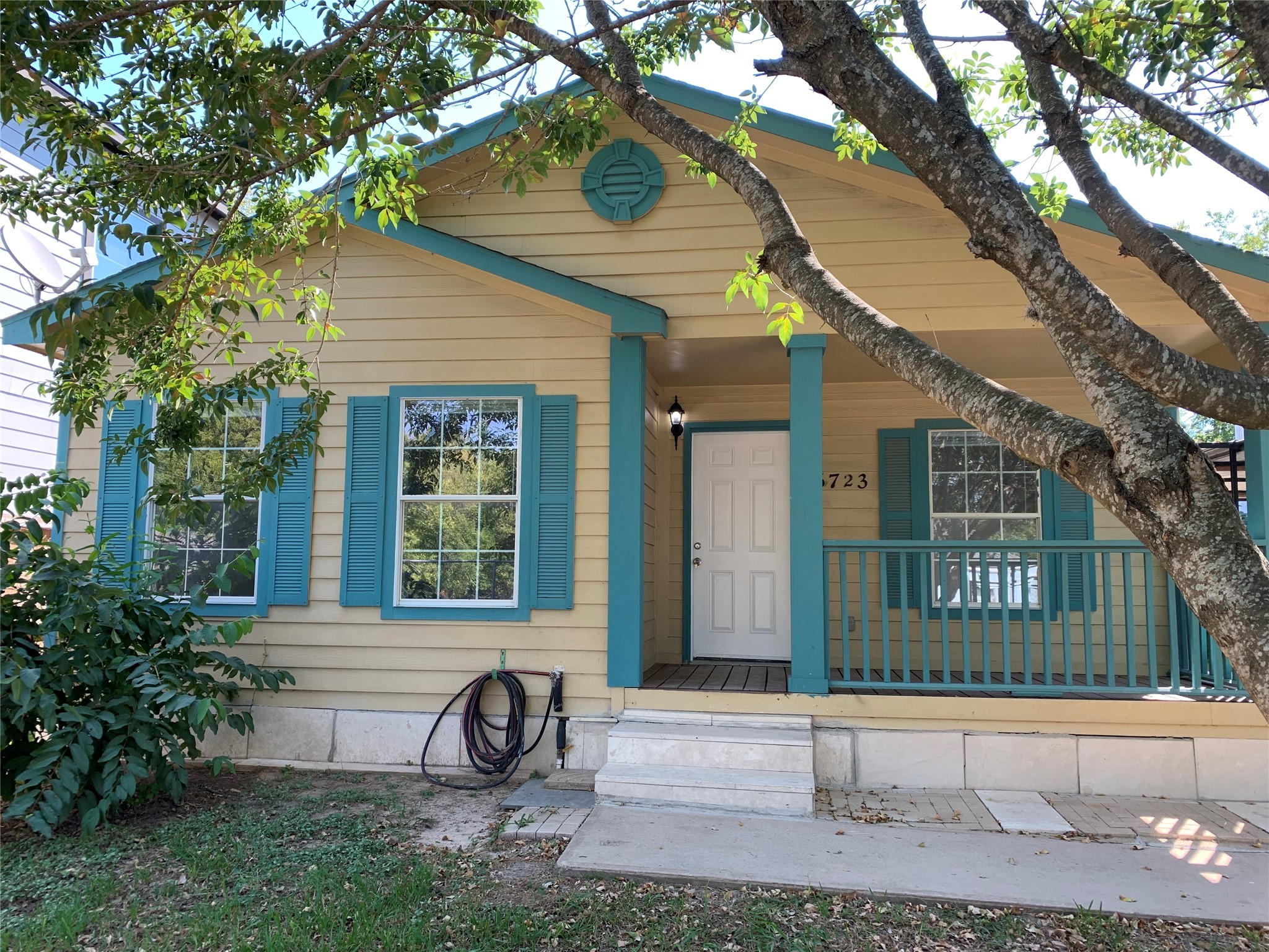 6723 Del Rio Street Houston, TX 77021 - Photo 24 of 29 a view of a house with a yard and plants