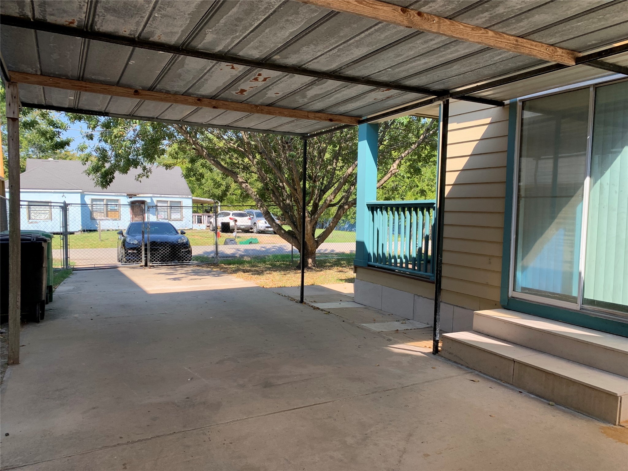 6723 Del Rio Street Houston, TX 77021 - Photo 26 of 29 a bedroom with furniture and large windows