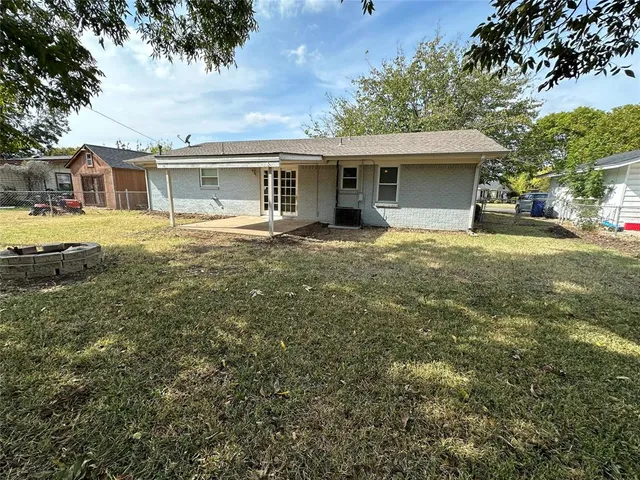 $199,900 | 219 Southwest Murphy Road, Burleson, TX 76028