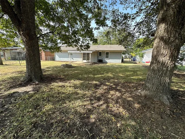 $199,900 | 219 Southwest Murphy Road, Burleson, TX 76028
