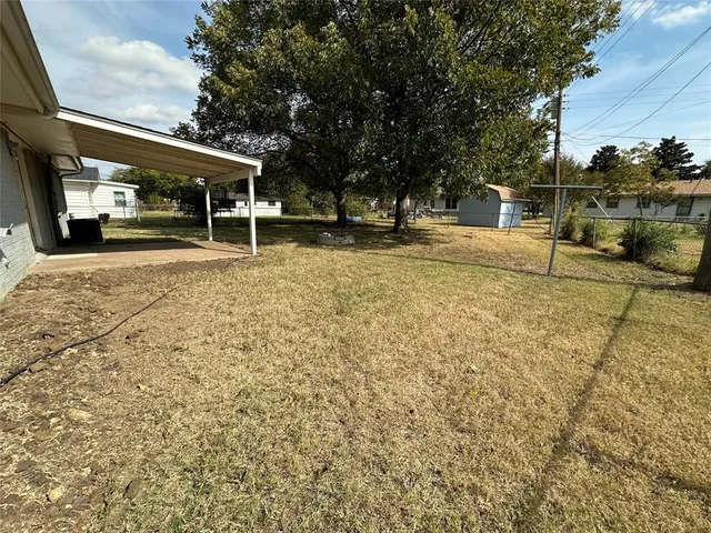 $199,900 | 219 Southwest Murphy Road, Burleson, TX 76028