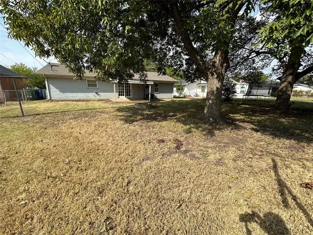 $199,900 | 219 Southwest Murphy Road, Burleson, TX 76028