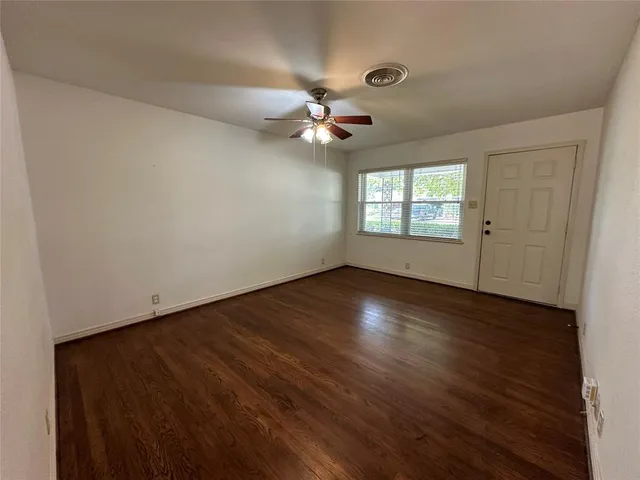 $199,900 | 219 Southwest Murphy Road, Burleson, TX 76028