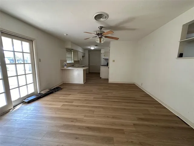 $199,900 | 219 Southwest Murphy Road, Burleson, TX 76028