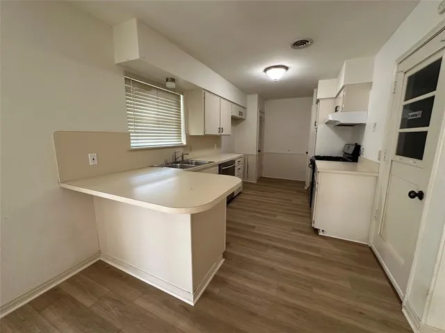 $199,900 | 219 Southwest Murphy Road, Burleson, TX 76028