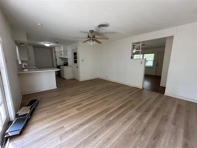 $199,900 | 219 Southwest Murphy Road, Burleson, TX 76028