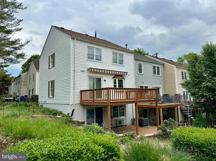 a view of a yard in front of house
