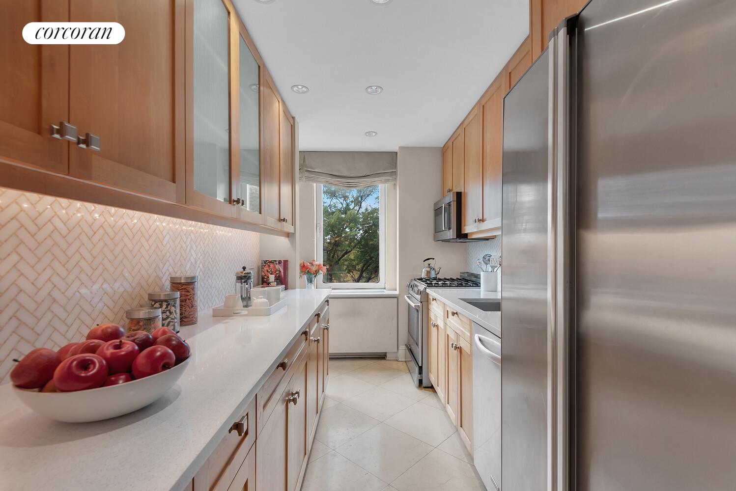 930 5th Avenue, Unit 6C Manhattan, NY 10021 - Photo 5 of 10