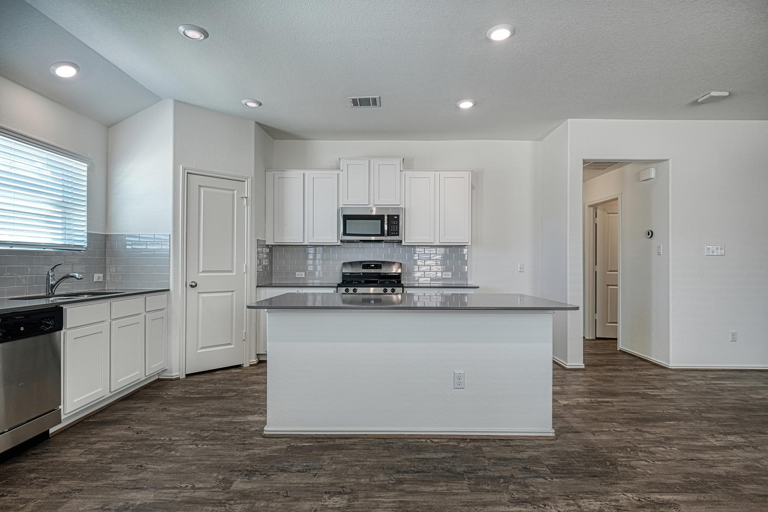 9224 Daisy Cutter Crossing Georgetown, TX 78626 - Photo 7 of 30