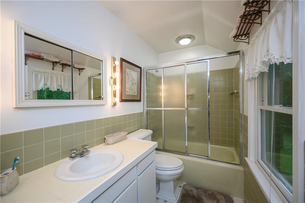 24 Myrtle Hill Road Sewickley, PA 15143 - Photo 13 of 21 Master bath
