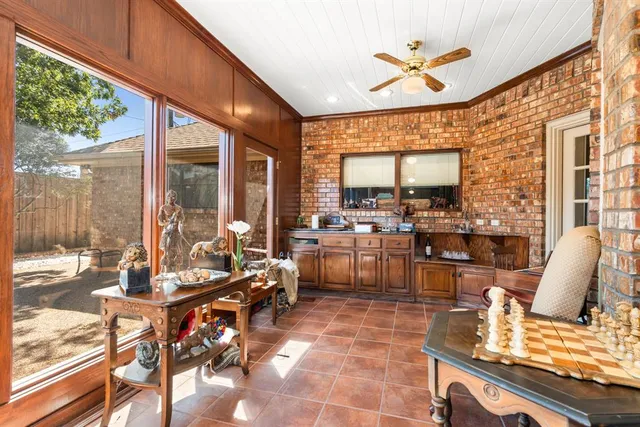 a very nice looking room with many windows